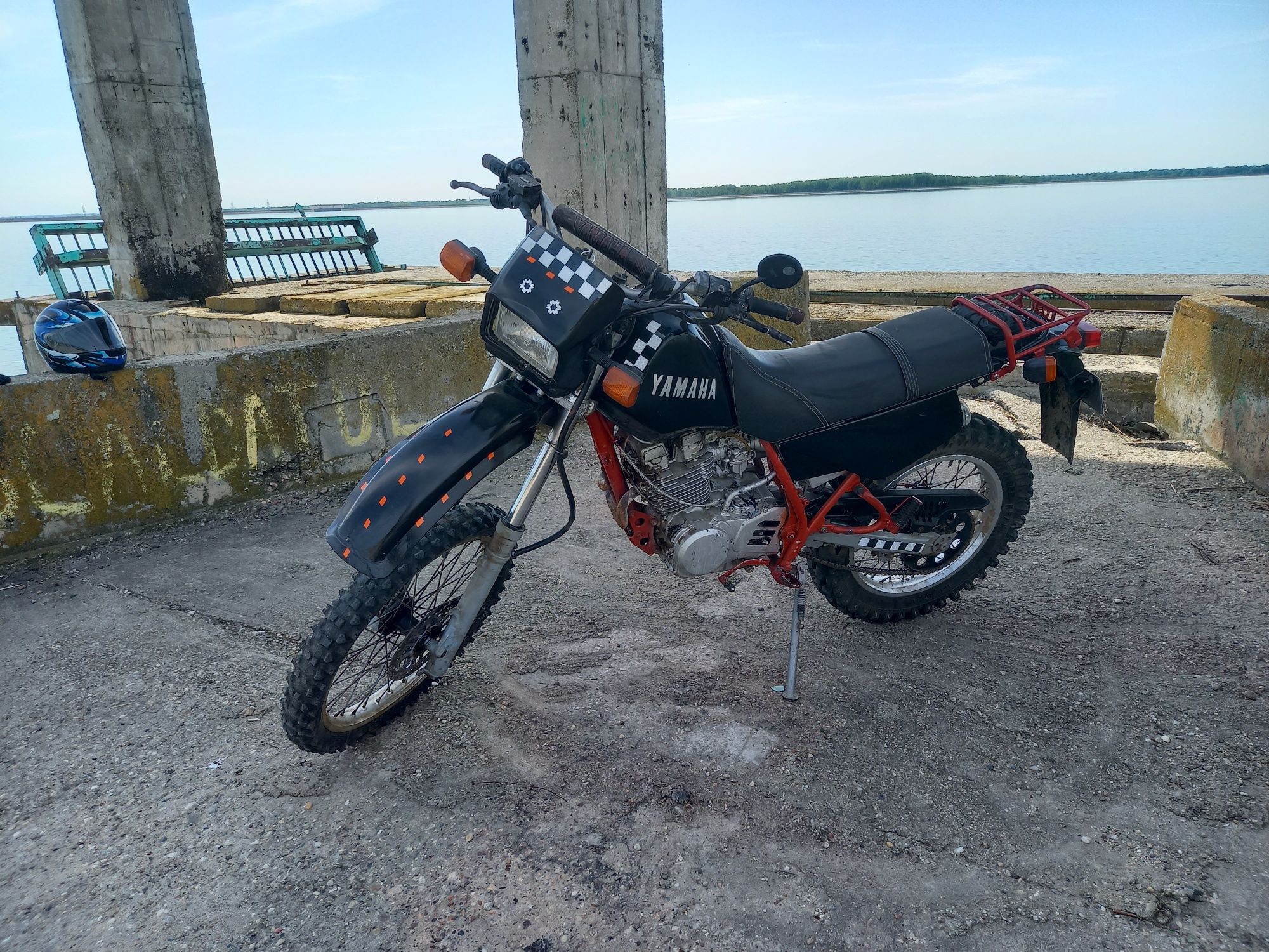 Cross yamaha xt 350