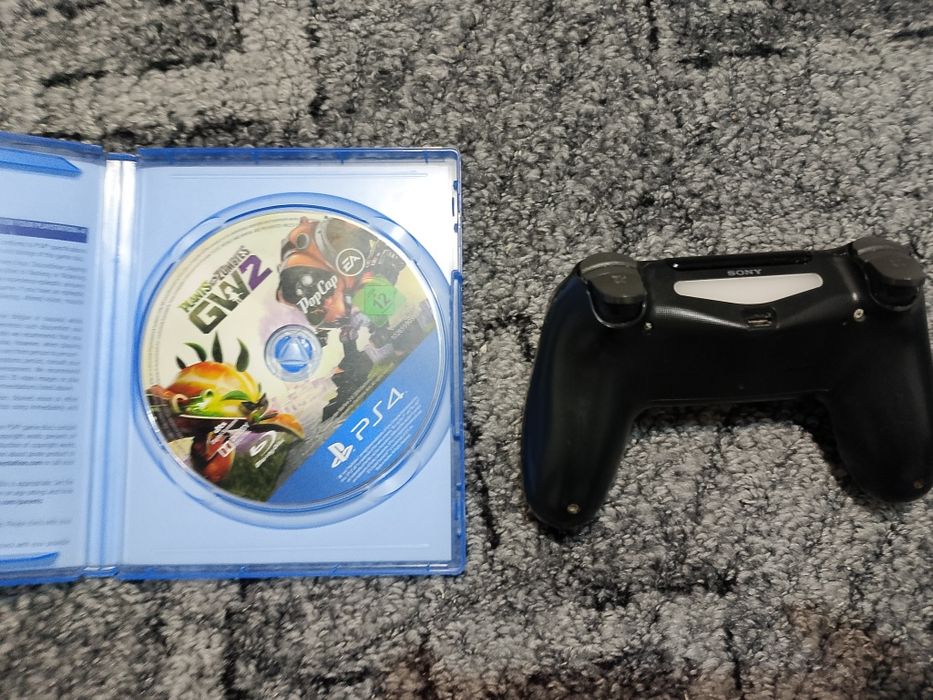 Vand controller de PS 4 pro si joc Plants vs Zombies 2
