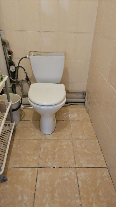 Унитаз б/у с бочком