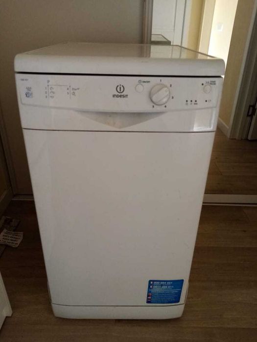 Продаю посудомоечную машину INDESIT