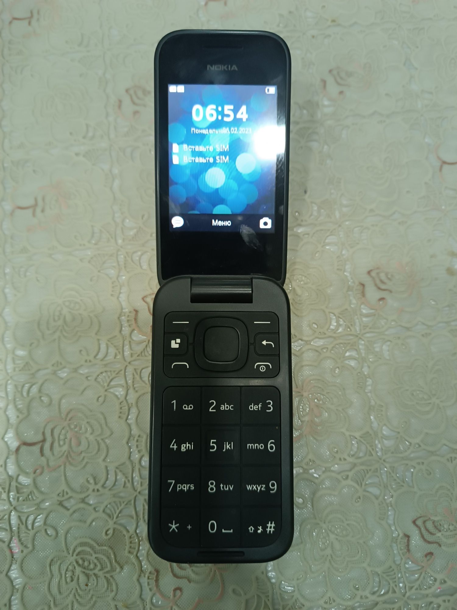 Nokia 2660 flip.