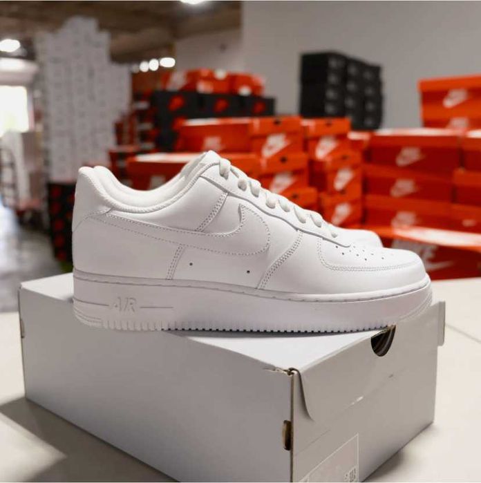 Nike Air Force 1 Low '07 White R.37.5