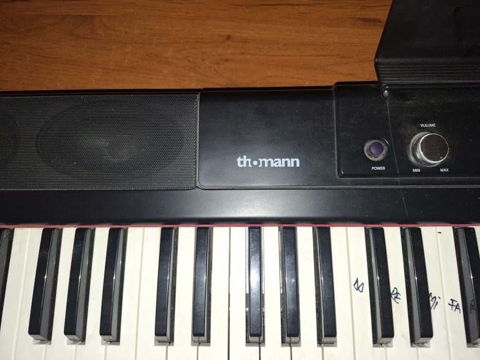 Vând pian electric pentru începători, in stare perfecta de funcționare