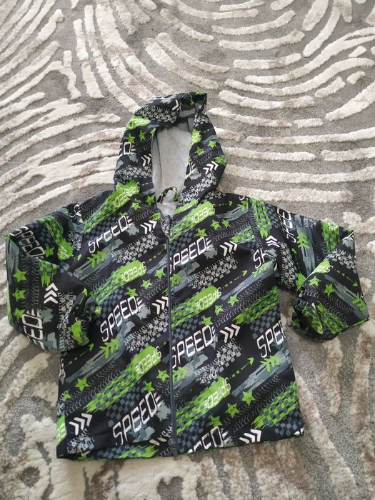 Ветровка и флисовые штаны на мальчика 3-5 лет