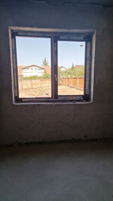 Vând fereastra veka