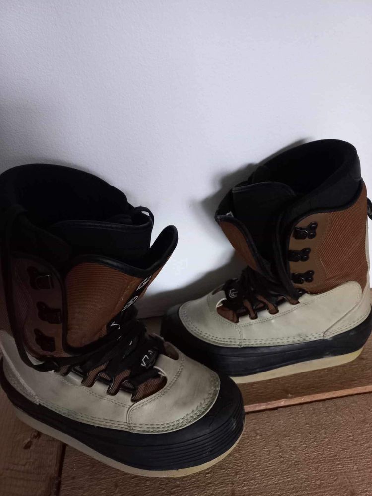 Boots Snowboard EU: 42