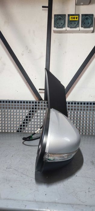 Oglinda dreapta volkswagen vw touran 1T2 1T3 1.9 BLS cod culoare LA7W