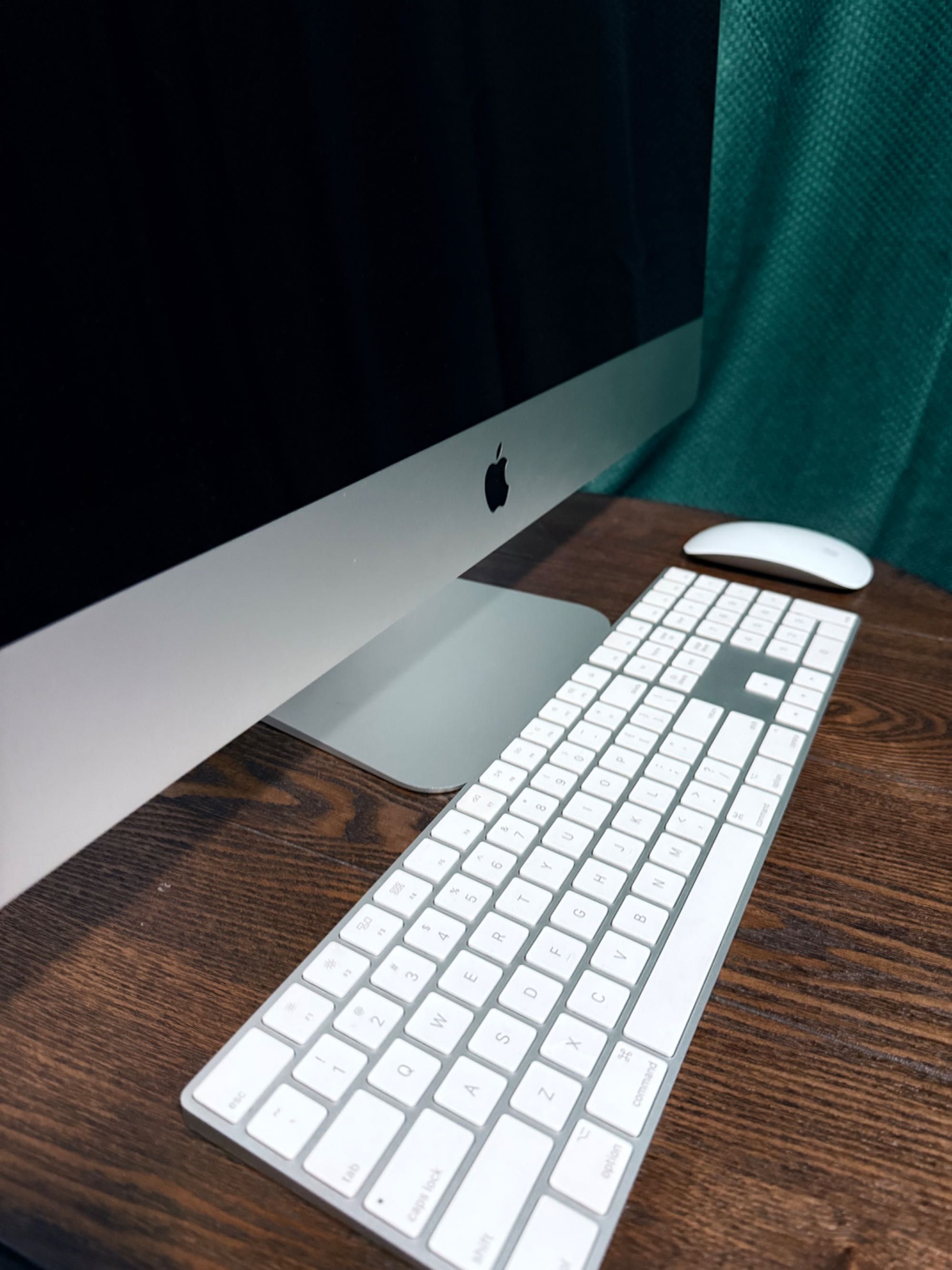 Apple iMac 2017, i7 4.2GHz, 27 inch 5K, 40 GB RAM, 1 TB SSD, 8 GB VRAM