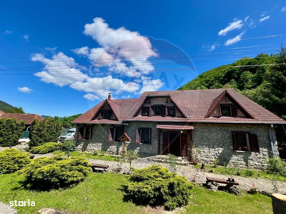 Pensiune cu 13 camere de vânzare in Bulz