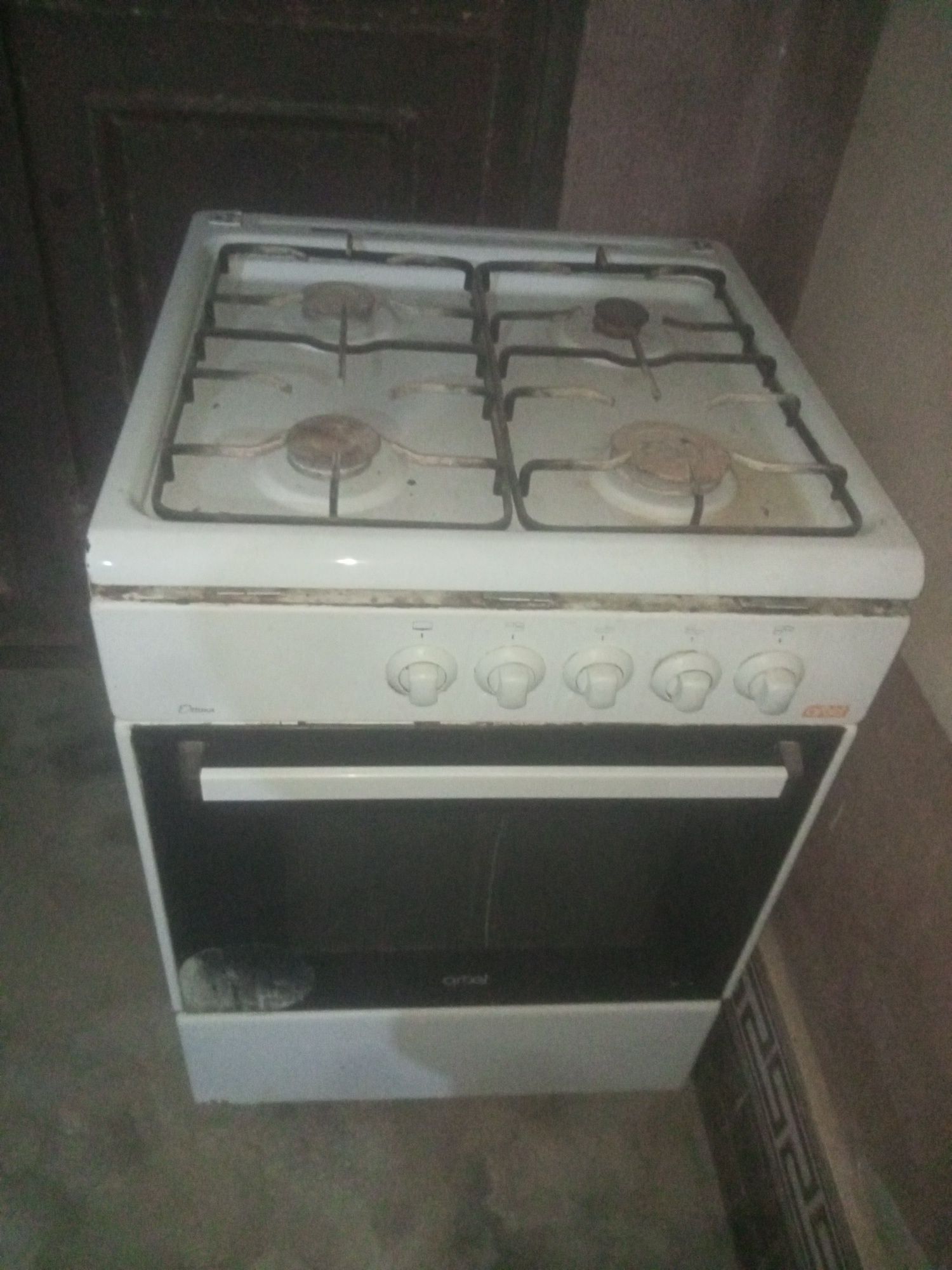 Gaz plita srochno sotiladi