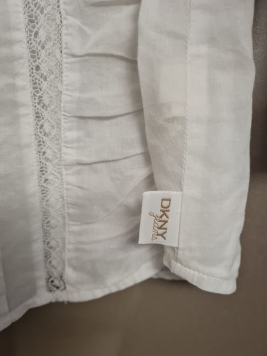 Бяла ефирна риза DKNY