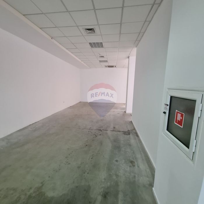 Дава се под наем Промишлена сграда в Варна, Западна промишлена зона - 867 кв.м за 6900 € - Снимка #6