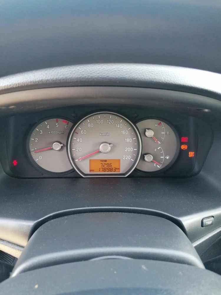 Vând kia carens