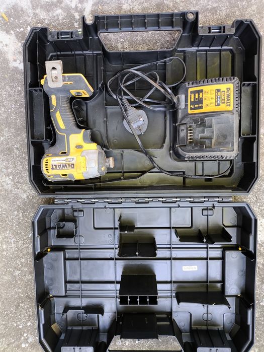 Безчетков импакт гайковерт Винтоверт ДеВолт DeWalt Дрил 18в