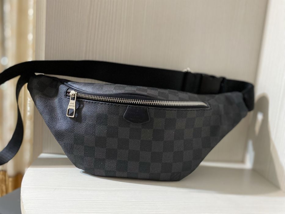 Продам срочно 2 сумочки и немного косметики по низким ценам.