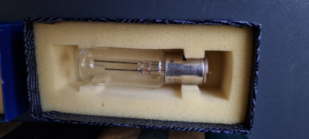 Becuri Nerva pentru proiectoare diapozitive și diafilme