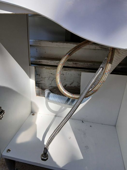 Vand corp baie chiuveta cu dulap