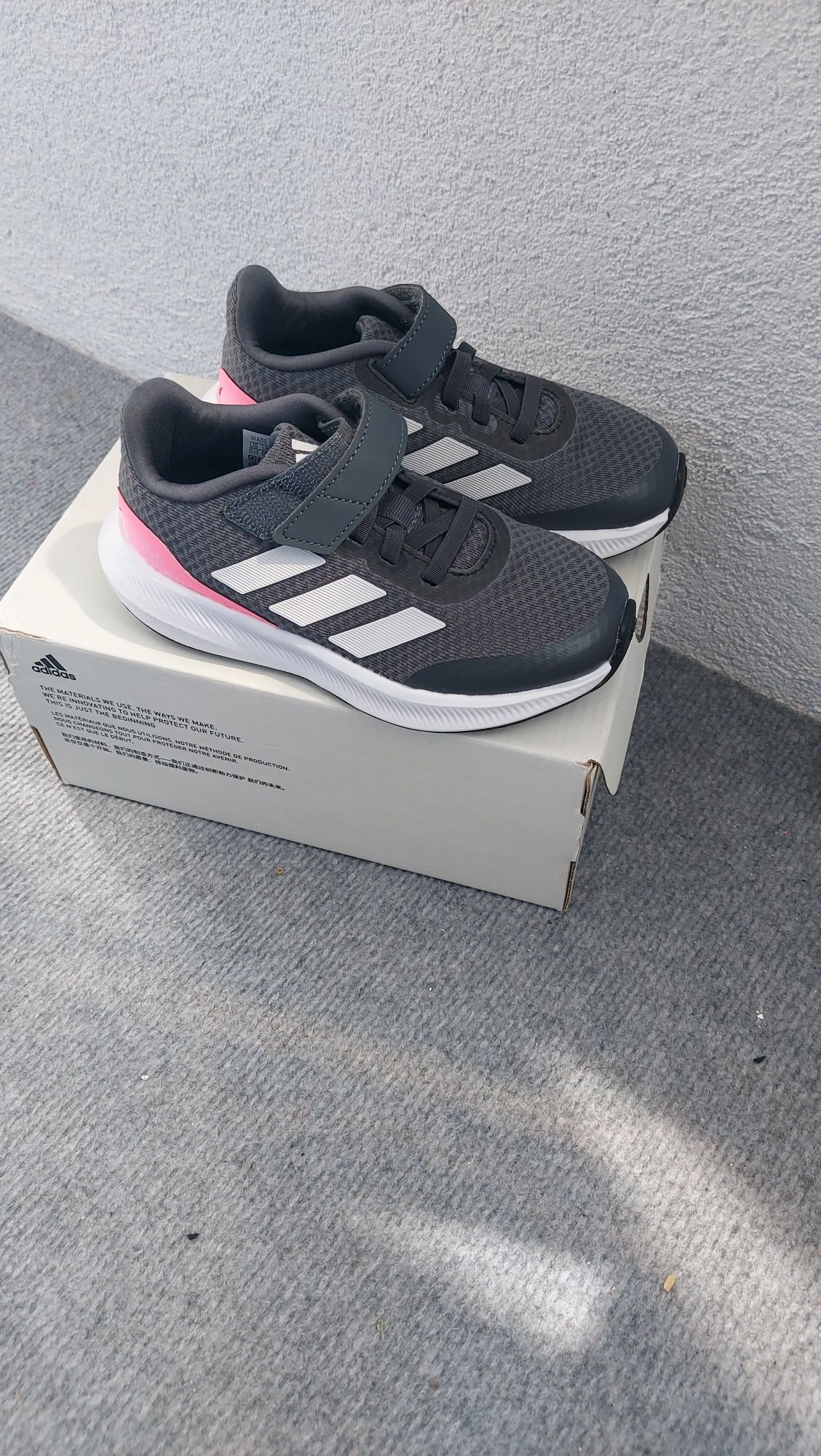 Маратонки Adidas 28 номер за момиче нови