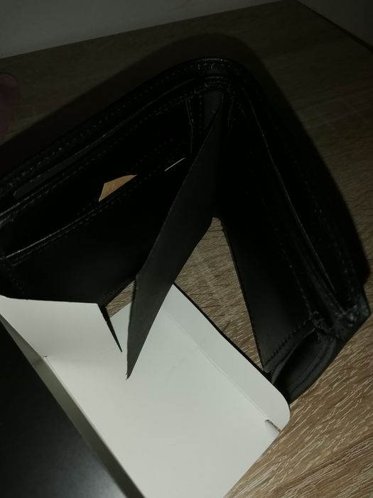 Cadou portofel negru Guess