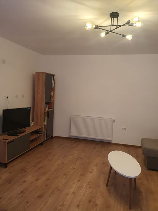 Închiriez apartament