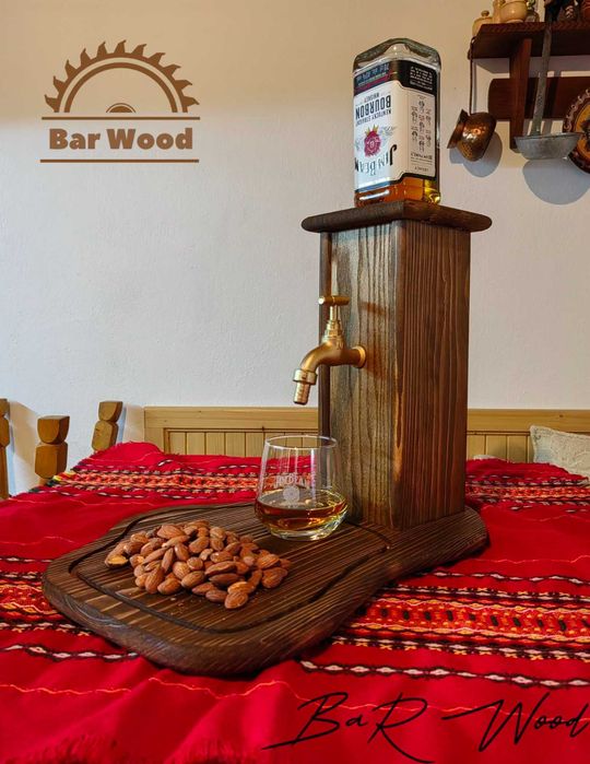 Оригинален подарък за мъж – дървен диспенсър за алкохол