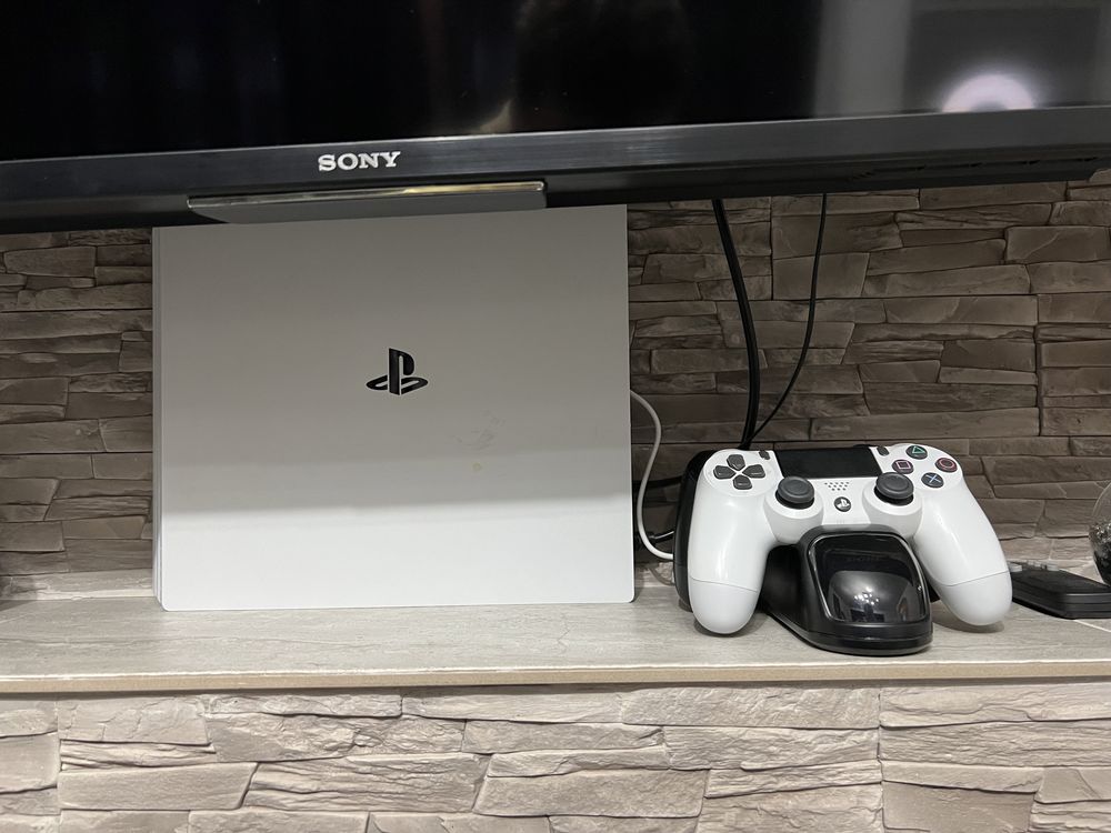 PlayStation 4 Pro 1TB White