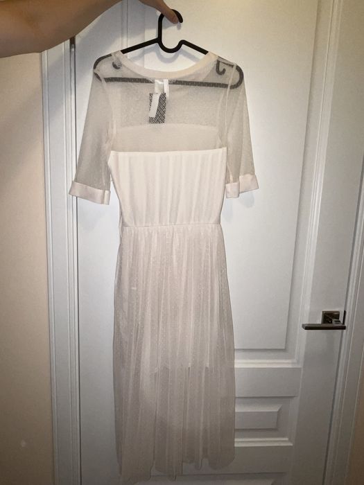 Нежное платье в молочном оттенке