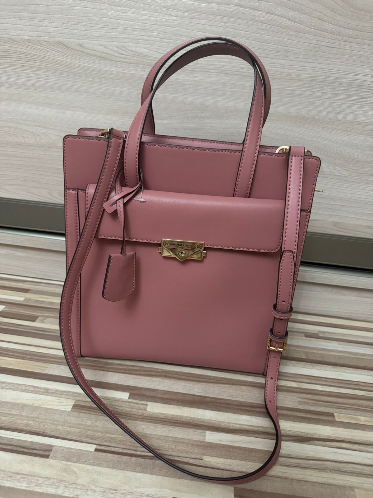 Продам оригинальную сумка Michael Kors