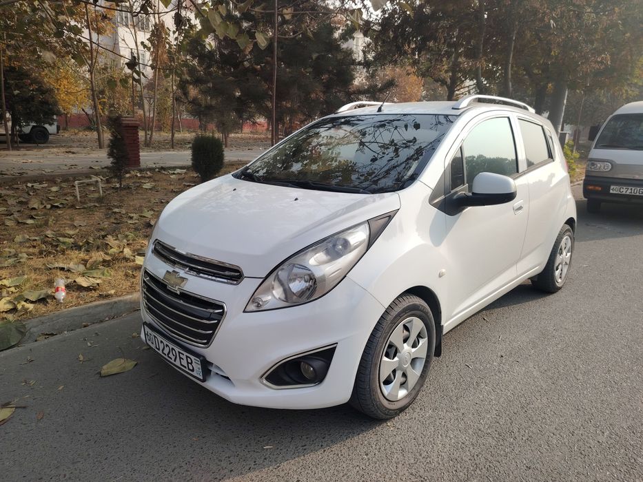 Tesla monitor almashtiriladi