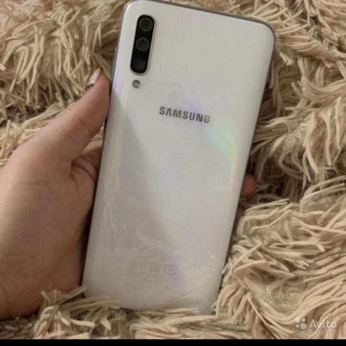 Продам смартфон Samsung A50