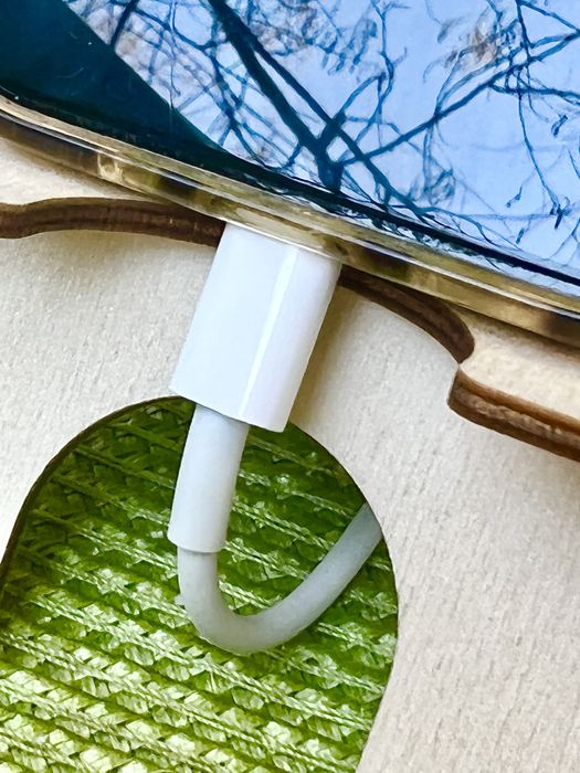 Поставка за телефон от дърво. Универсална! На едро! 1100 броя