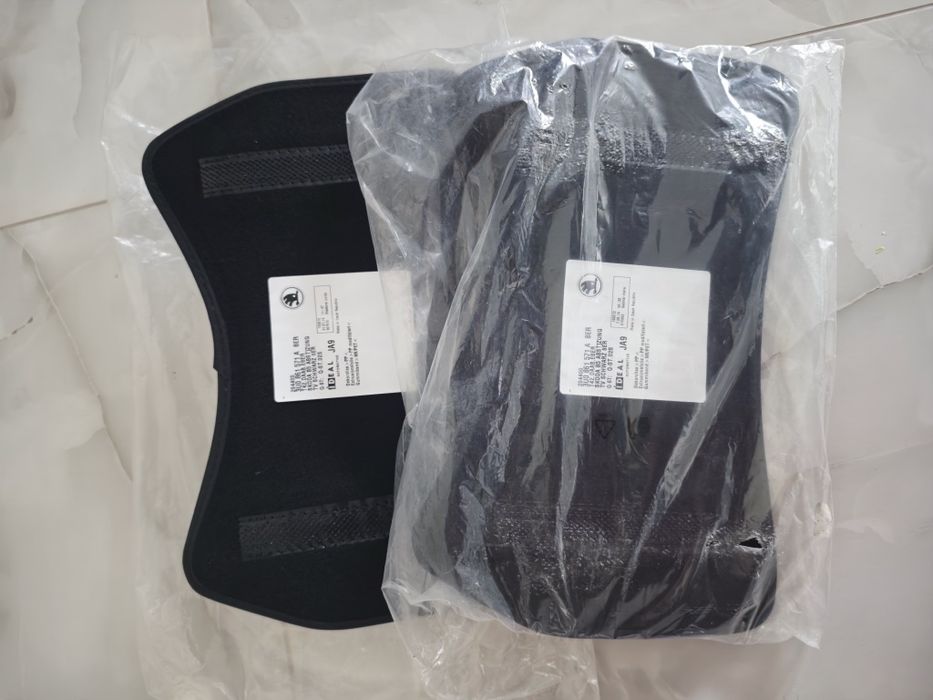 Set 2 x Suporti picioare OEM Skoda Superb - cod 3U0861571A