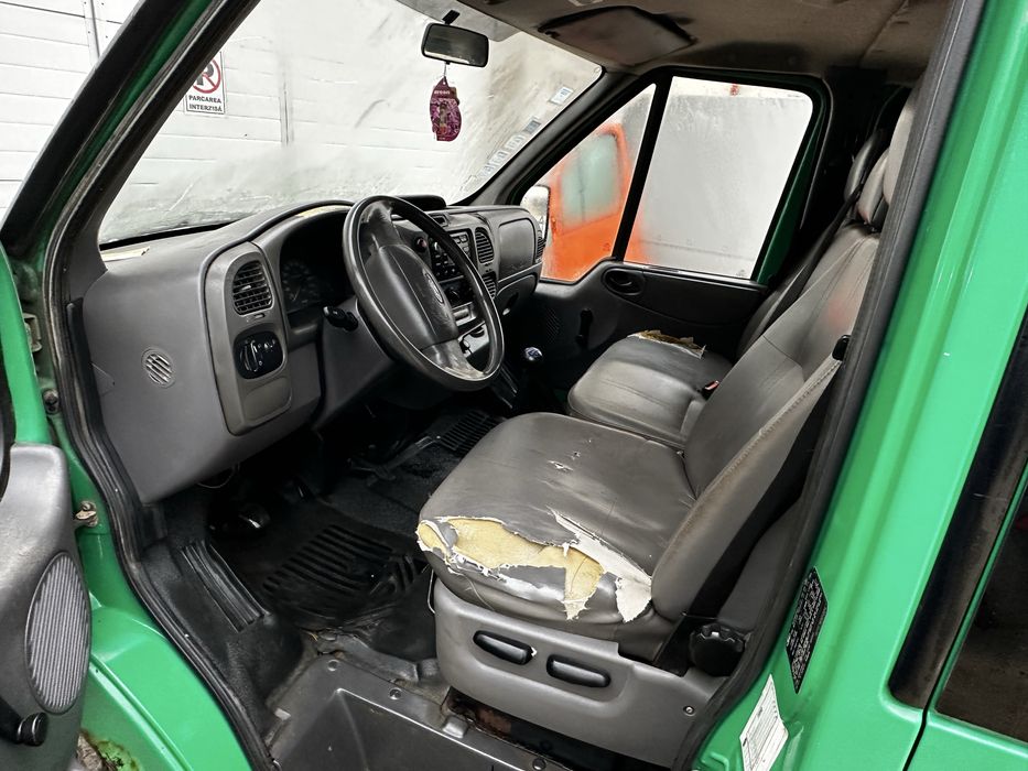 Ford Transit cabina dubla doka 6 locuri