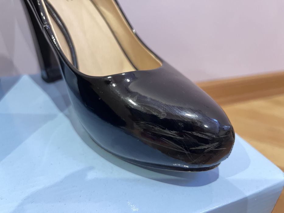 Елегантни обувки на ток