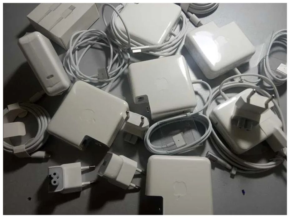от ( Apple ) зарядка для MacBook - блок питания .
