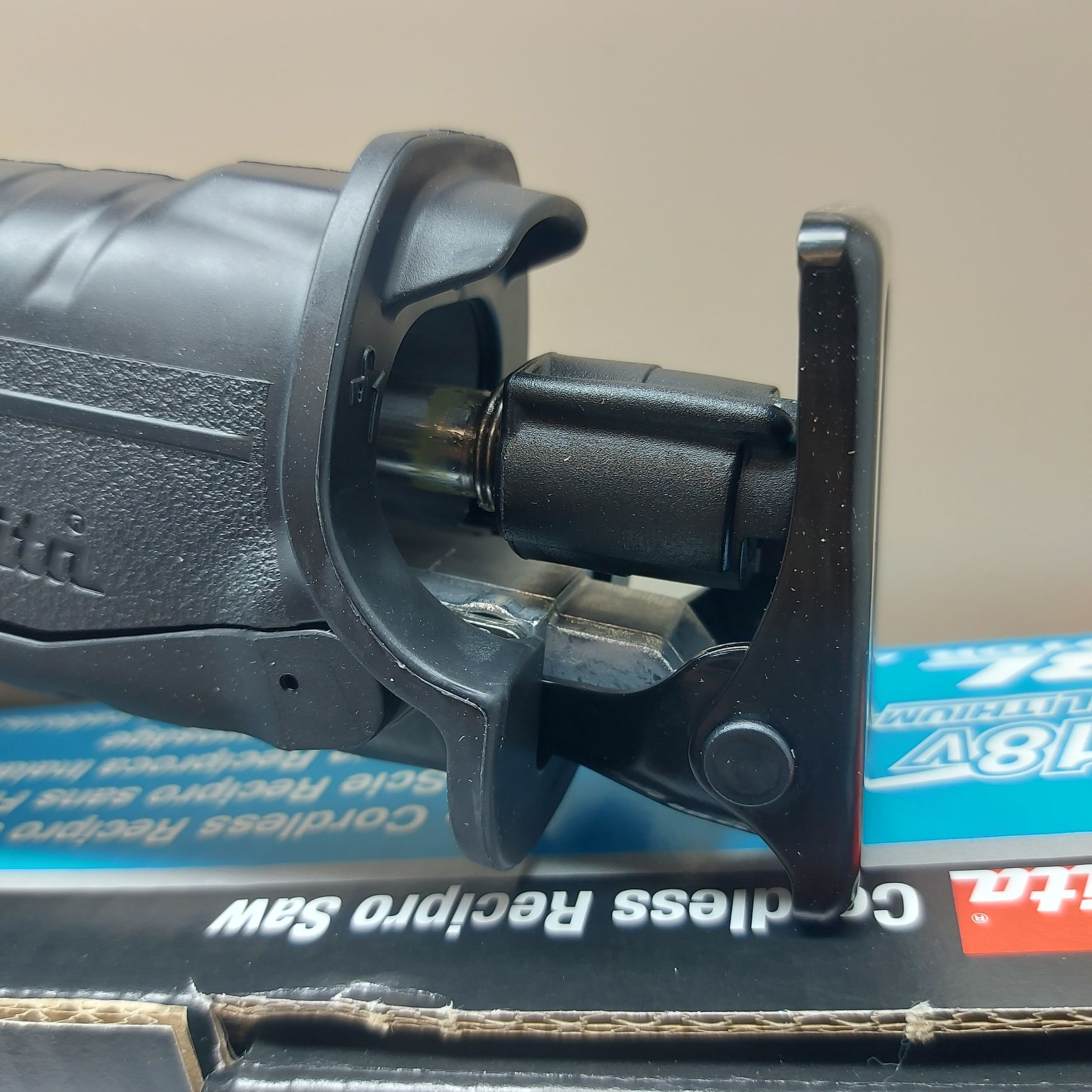 Акумулаторен саблен трион Makita DJR187Z