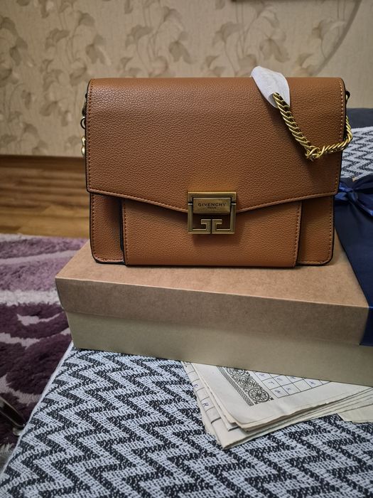 Дамская сумочка с длинной и короткой ручкой