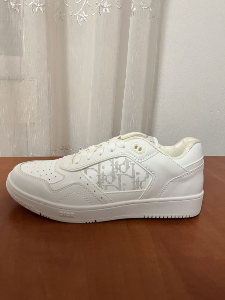 Dior B27 White.