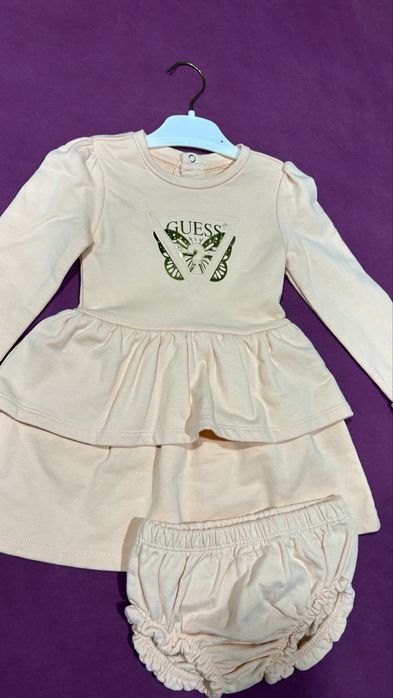 Детска рокля Guess в прасковено 18 м