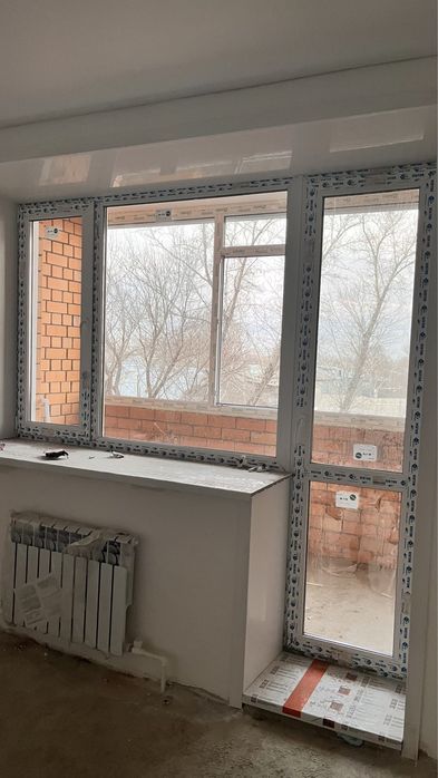 Продам пластиковое окно и дверь в сборе