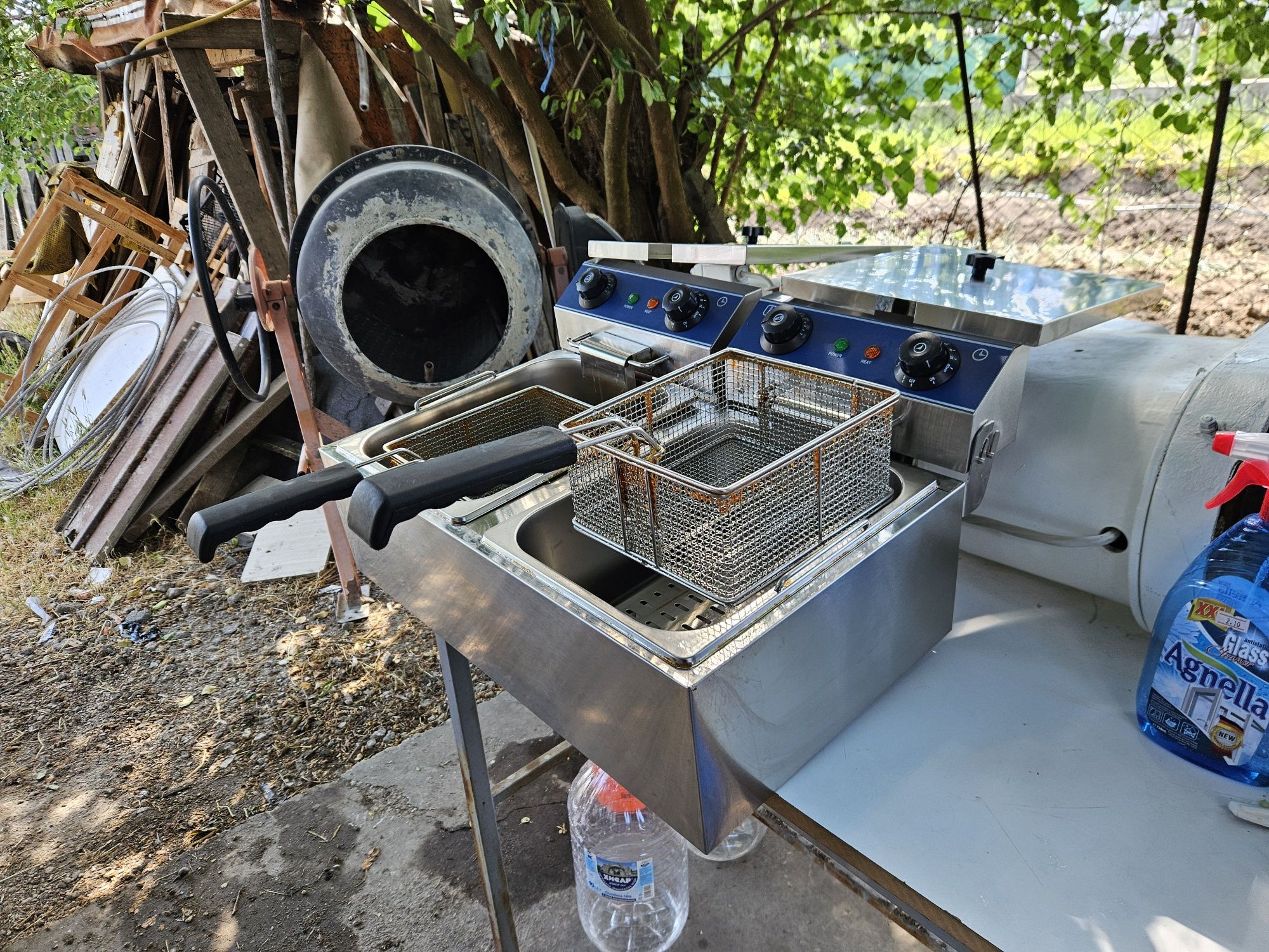 Фритюрник на ток 2х10 литра монофазен 2x3kw. Малко ползван три месеца