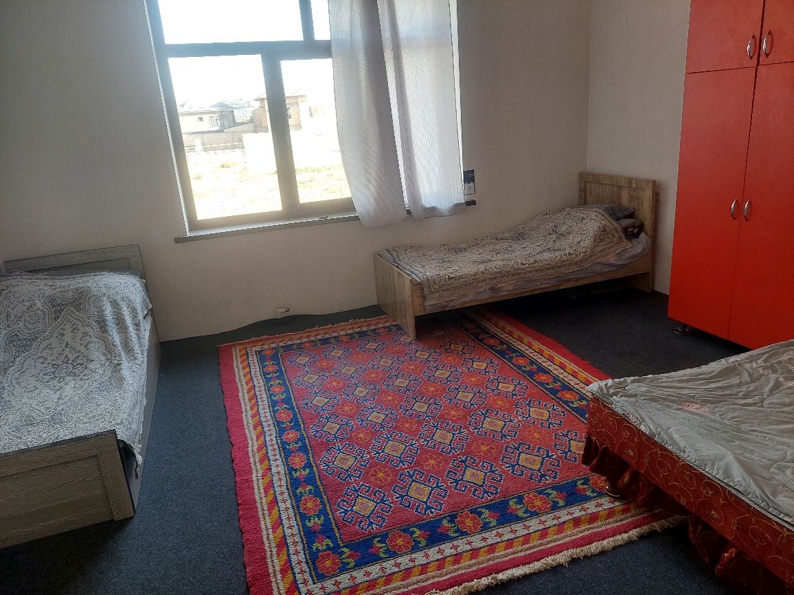 Талаба кизларга Медгородог  Янги Тошмига якин жойлашган  шинам хонадон