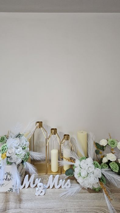 Сватбена украса в златно, зелено и бяло