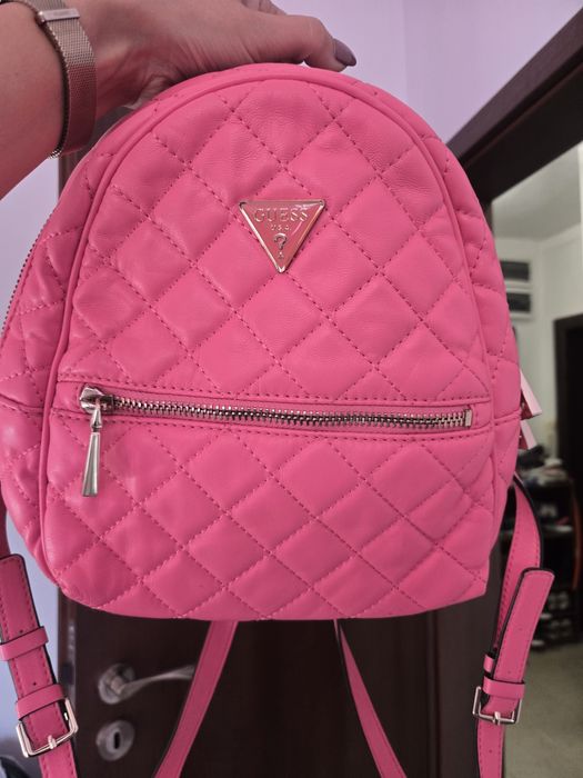 Чанта и раница Guess