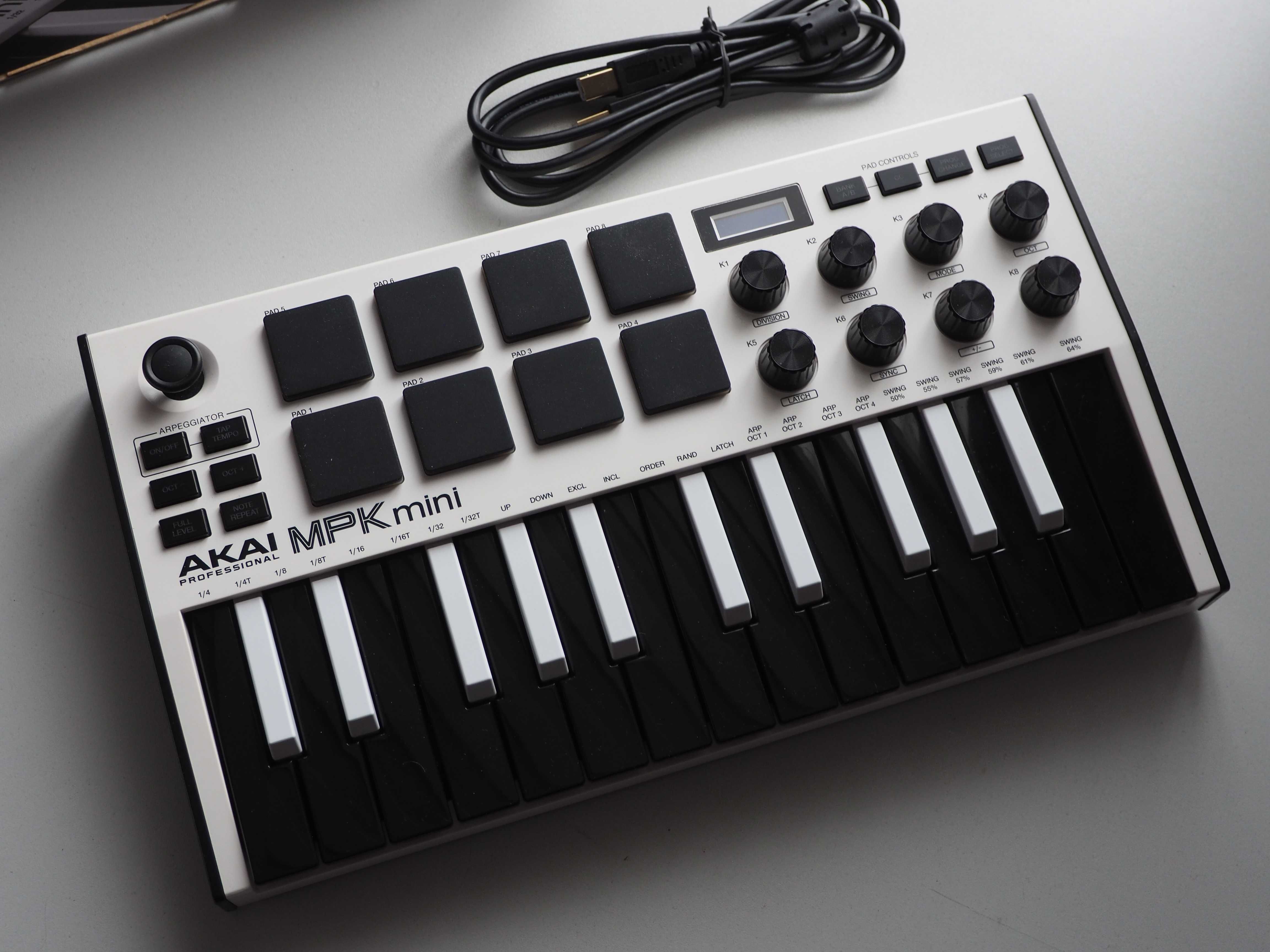 AKAI MPK MINI 3 White Edition USB/Midi - клавиатура