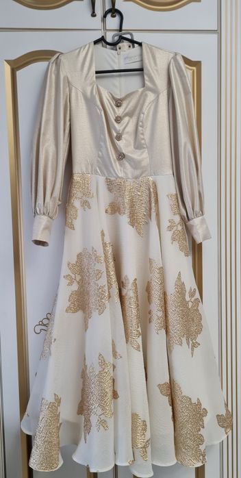 Платье золотистый