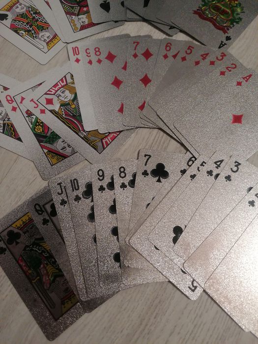 Pachet cărți de joc poker argintii, cu foita de aur 24kt,din plastic,