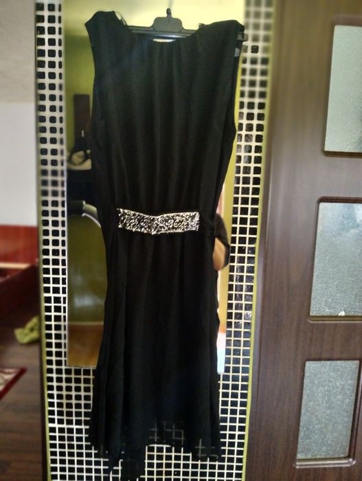 2 rochii  roșu și negru