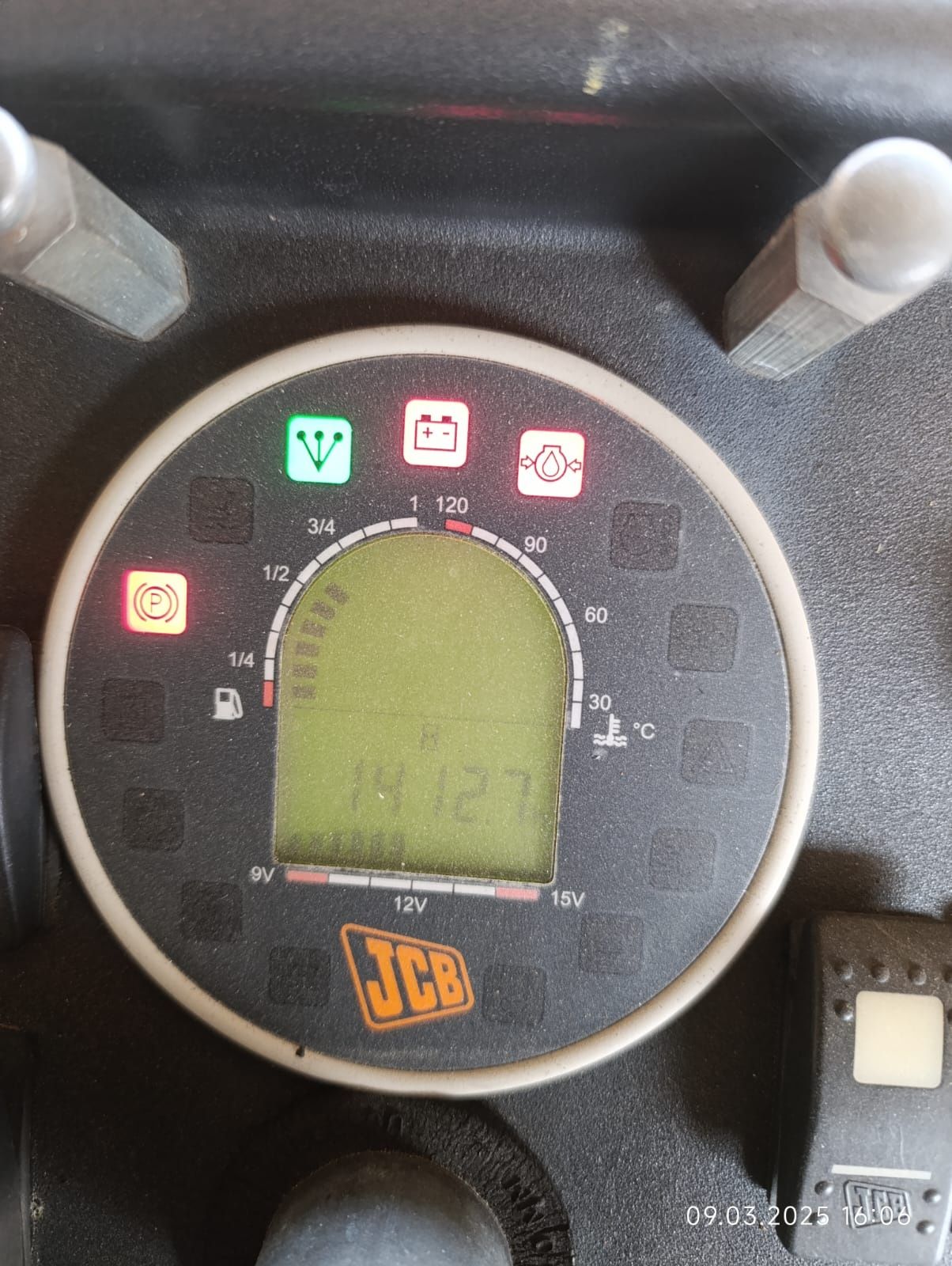 Inchiriez/Vand Cilindru vibro-compactor Jcb