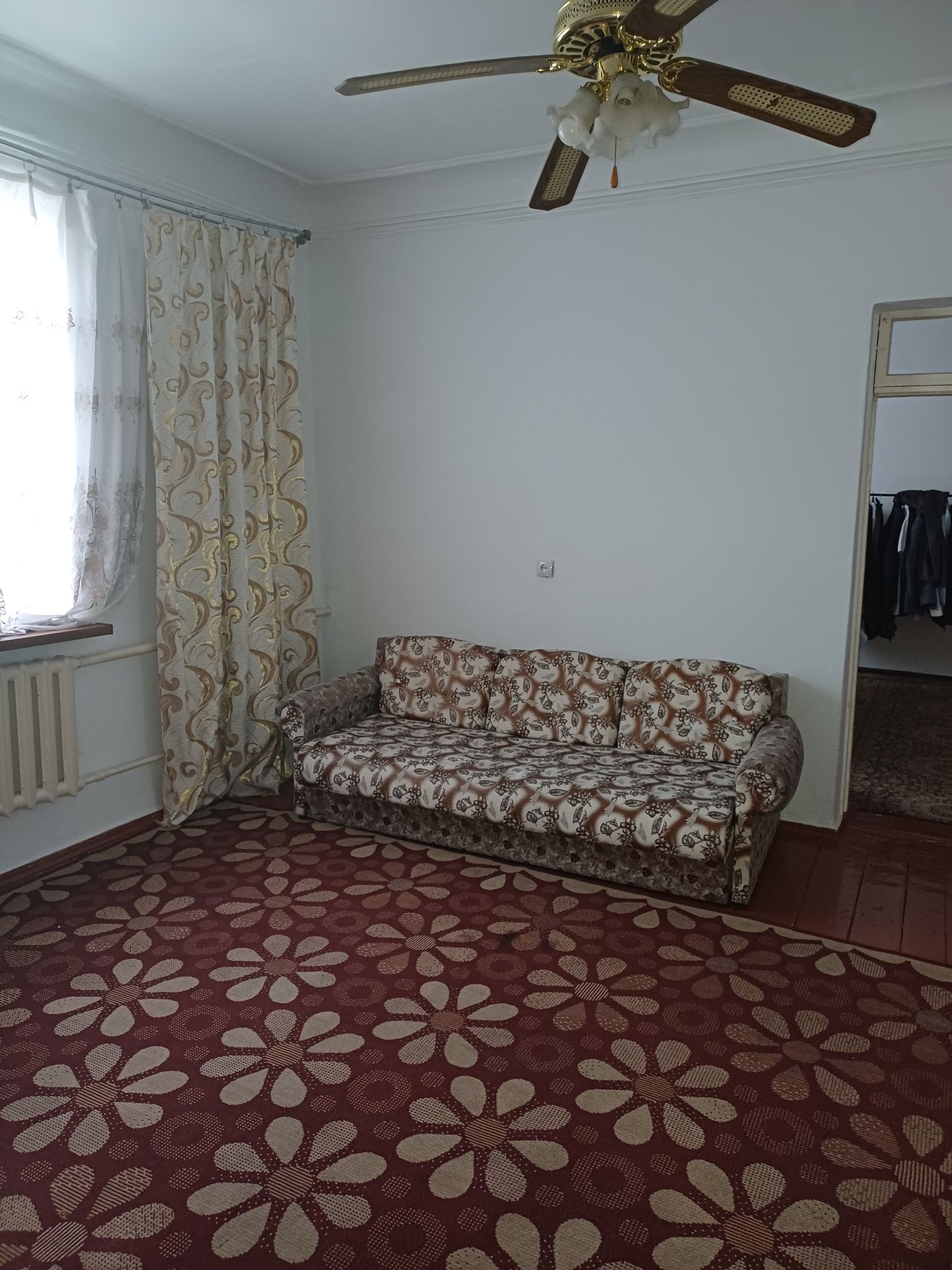 Продаётся 2 дома на одном участке.
